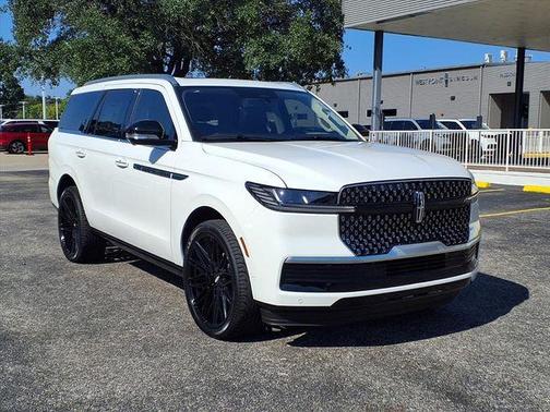 White Metallic 2025 Lincoln Navigator Reserve