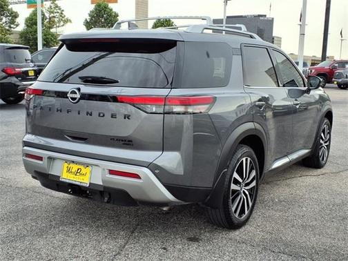 2024 Nissan Pathfinder Platinum