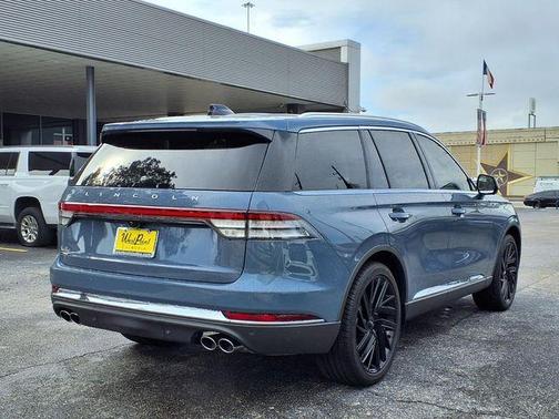 Blue Metallic 2026 Lincoln Aviator Premiere