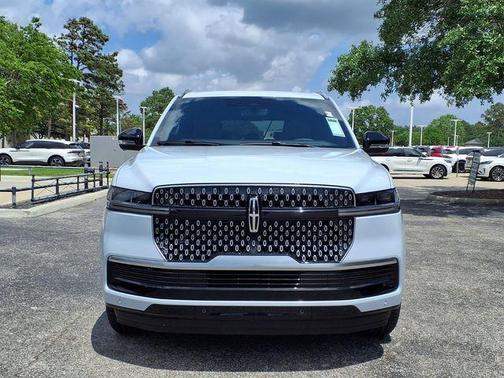 White 2026 Lincoln Navigator L Reserve
