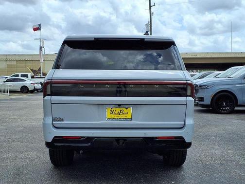Crystal White 2026 Lincoln Navigator Premiere