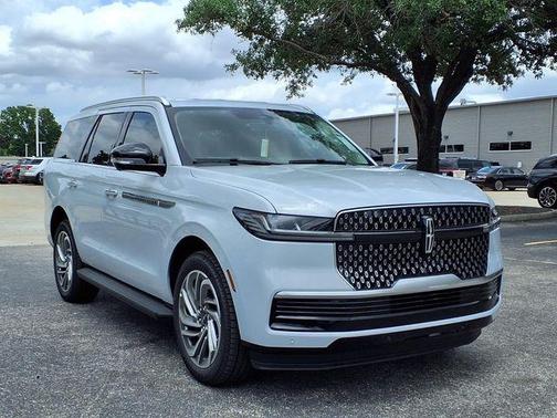 Crystal White 2026 Lincoln Navigator Premiere