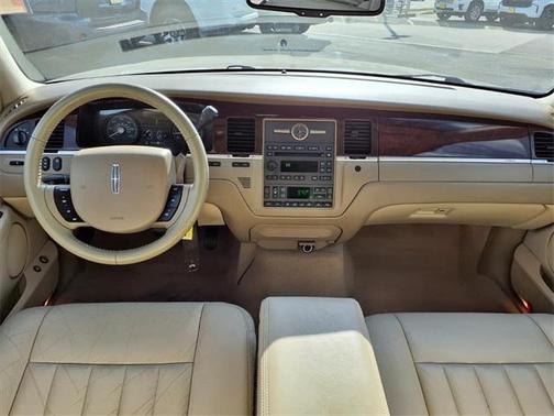 2006 Lincoln Town Car Signature