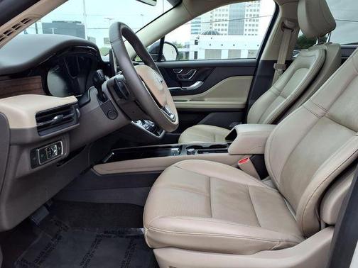 Pearl Metallic 2022 Lincoln Corsair Reserve