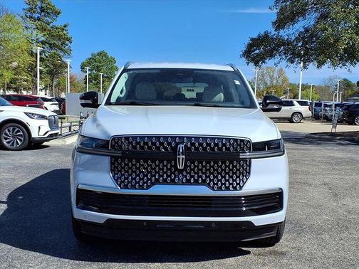 Crystal White 2026 Lincoln Navigator Premiere