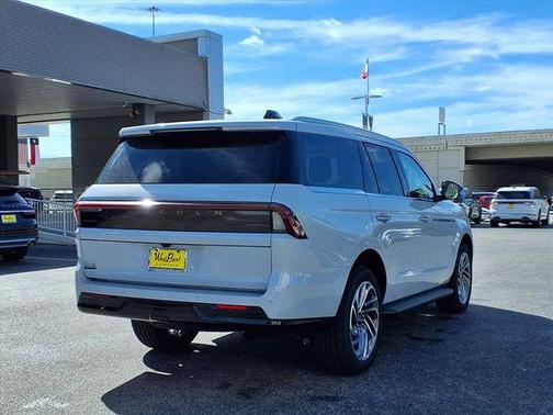Crystal White 2026 Lincoln Navigator Premiere