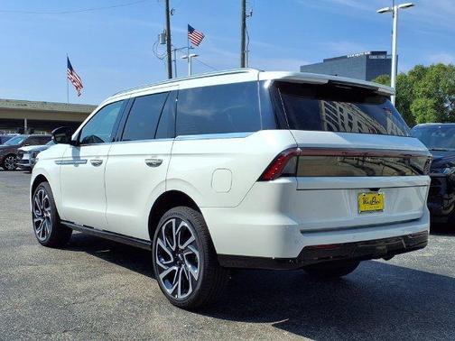 White Metallic 2027 Lincoln Navigator Reserve