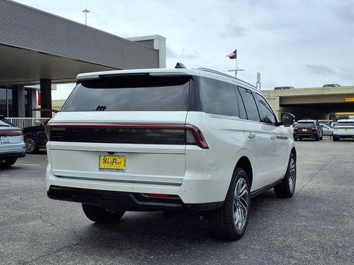 White Metallic 2026 Lincoln Navigator Reserve