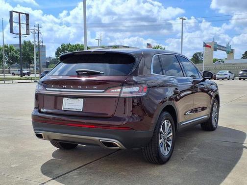 Burgundy 2022 Lincoln Nautilus Reserve