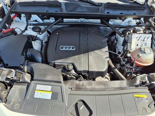 Ibis White 2022 Audi Q5 45 S line quattro Premium