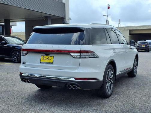 White Metallic 2026 Lincoln Aviator Premiere