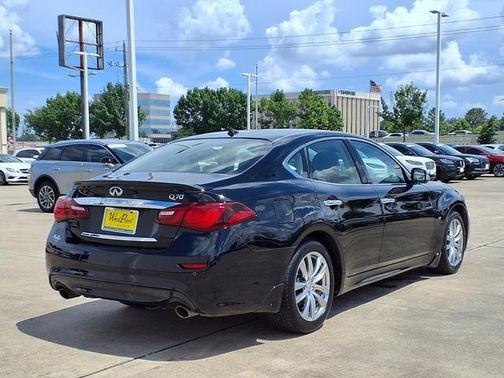 Black Obsidian 2017 INFINITI Q70 3.7
