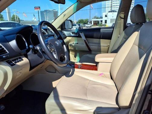 Black 2011 Toyota Highlander Hybrid Limited