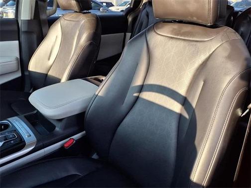 2022 Kia Carnival LXS
