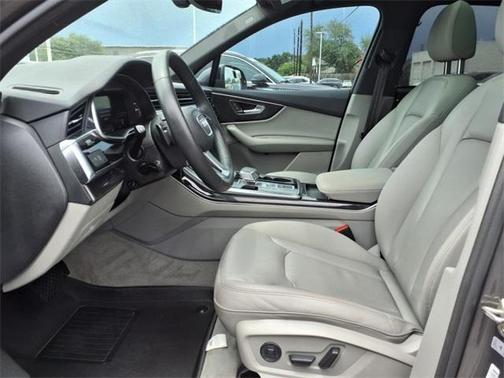 2022 Audi Q7 55 Premium Plus