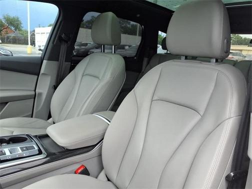 2022 Audi Q7 55 Premium Plus