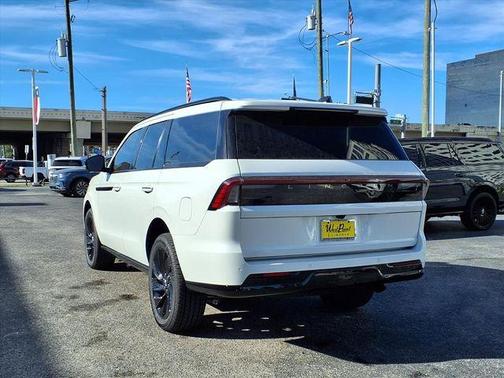 White Metallic 2025 Lincoln Navigator Reserve