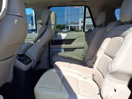 Pristine White 2020 Lincoln Navigator L Reserve