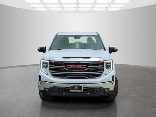 Glacier White Tricoat 2026 GMC Sierra 1500 SLT