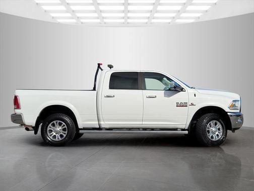 2018 RAM 2500 Laramie Crew Cab 4x4 6'4' Box