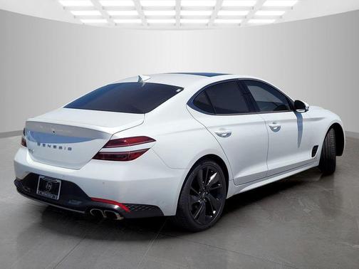 Uyuni White 2023 Genesis G70 2.0T RWD