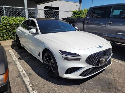 Uyuni White 2023 Genesis G70 2.0T RWD