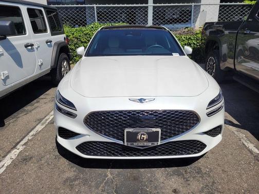 Uyuni White 2023 Genesis G70 2.0T RWD