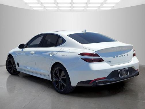Uyuni White 2023 Genesis G70 2.0T RWD