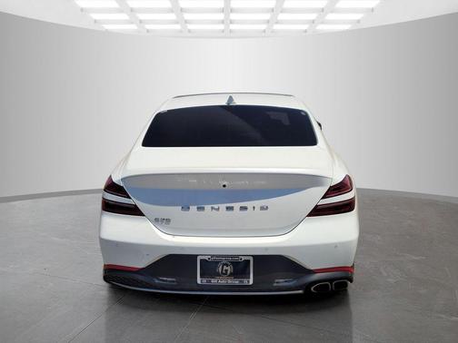 Uyuni White 2023 Genesis G70 2.0T RWD