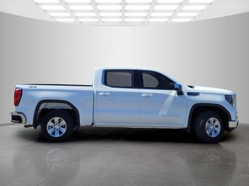 Summit White 2023 GMC Sierra 1500 SLE