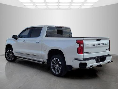 Iridescent Pearl Tricoat 2024 Chevrolet Silverado 1500 High Country