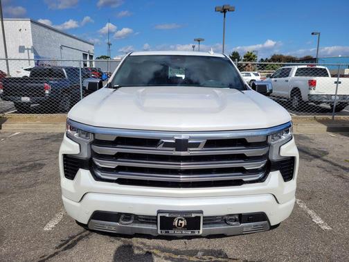 Iridescent Pearl Tricoat 2024 Chevrolet Silverado 1500 High Country