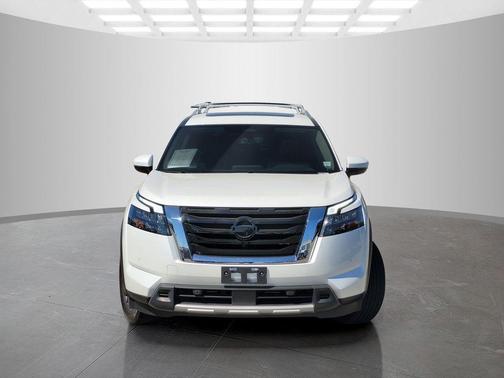 Everest White Pearl Tricoat 2025 Nissan Pathfinder SL FWD