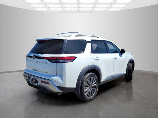 Everest White Pearl Tricoat 2025 Nissan Pathfinder SL FWD