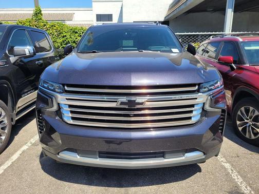 Dark Ash Metallic 2022 Chevrolet Suburban 4WD High Country