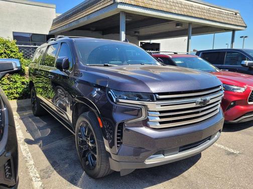 Dark Ash Metallic 2022 Chevrolet Suburban 4WD High Country