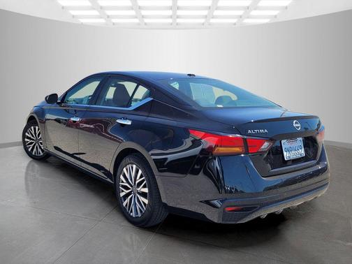 Super Black 2025 Nissan Altima 2.5 SV