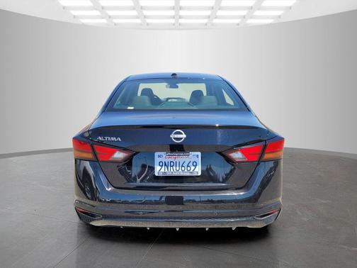 Super Black 2025 Nissan Altima 2.5 SV