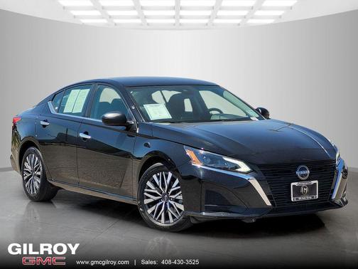 Super Black 2025 Nissan Altima 2.5 SV