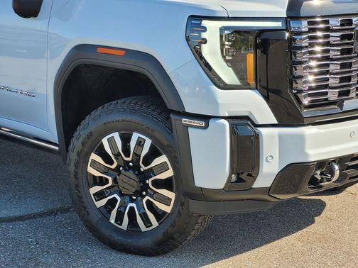 Glacier White Tricoat 2026 GMC Sierra 2500 Denali Ultimate