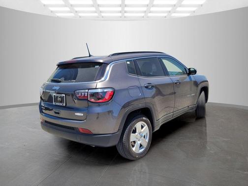 Granite Crystal Metallic Clearcoat 2022 Jeep Compass Latitude