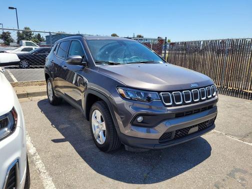 Granite Crystal Metallic Clearcoat 2022 Jeep Compass Latitude