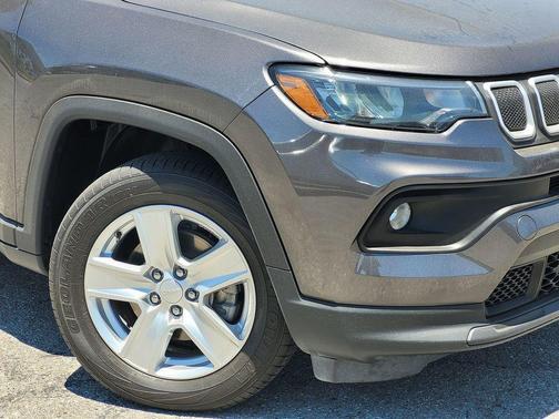 Granite Crystal Metallic Clearcoat 2022 Jeep Compass Latitude