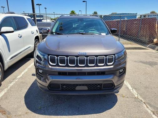 Granite Crystal Metallic Clearcoat 2022 Jeep Compass Latitude