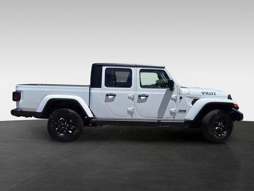 2022 Jeep Gladiator Sport