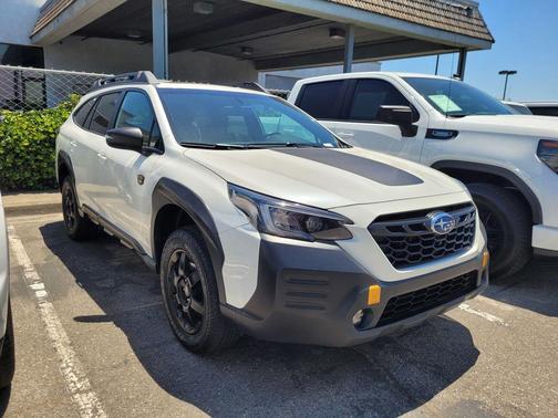 Crystal White Pearl 2022 Subaru Outback Wilderness