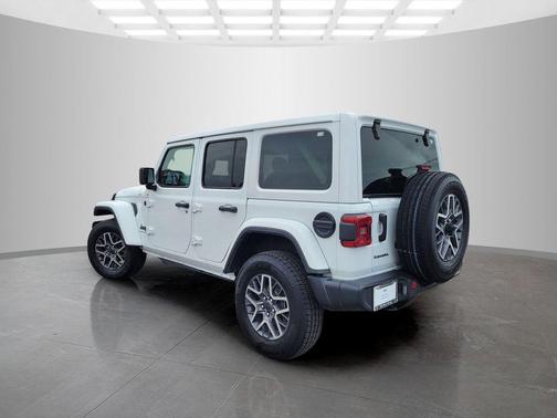 Bright White Clearcoat 2025 Jeep Wrangler 4-Door Sahara 4x4