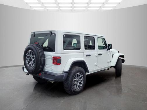 Bright White Clearcoat 2025 Jeep Wrangler 4-Door Sahara 4x4