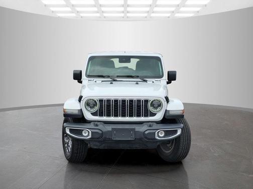 Bright White Clearcoat 2025 Jeep Wrangler 4-Door Sahara 4x4