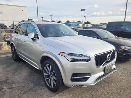 2017 Volvo XC90 T6 Momentum